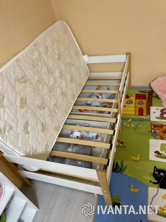Кровать детская с матрасом