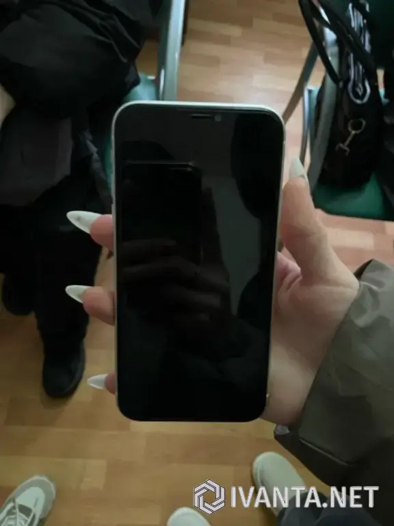 Продаю Айфон 11