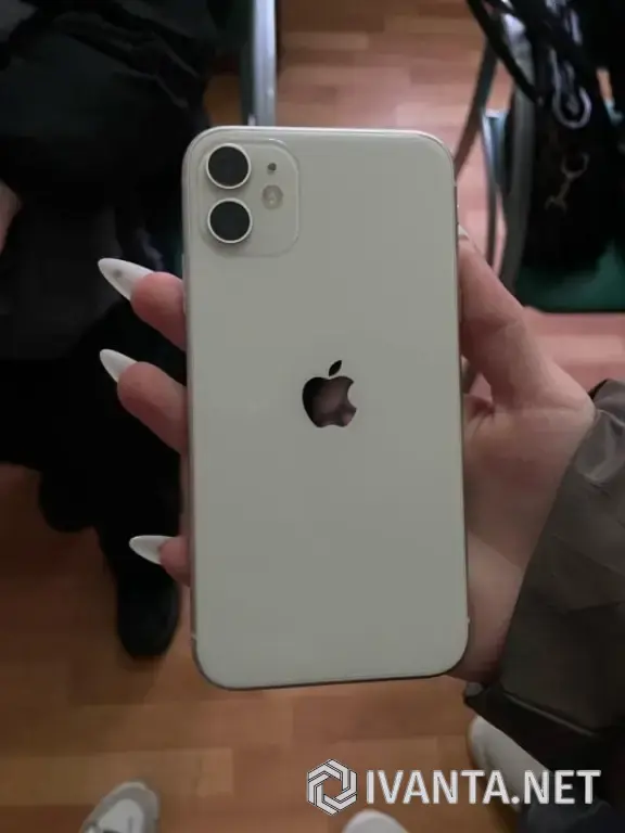 Продаю Айфон 11
