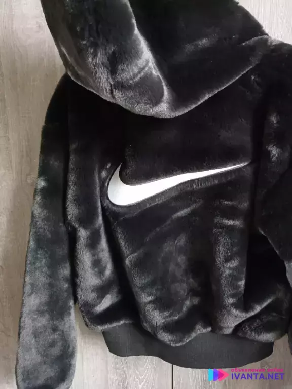 Фирменная шубка Nike!