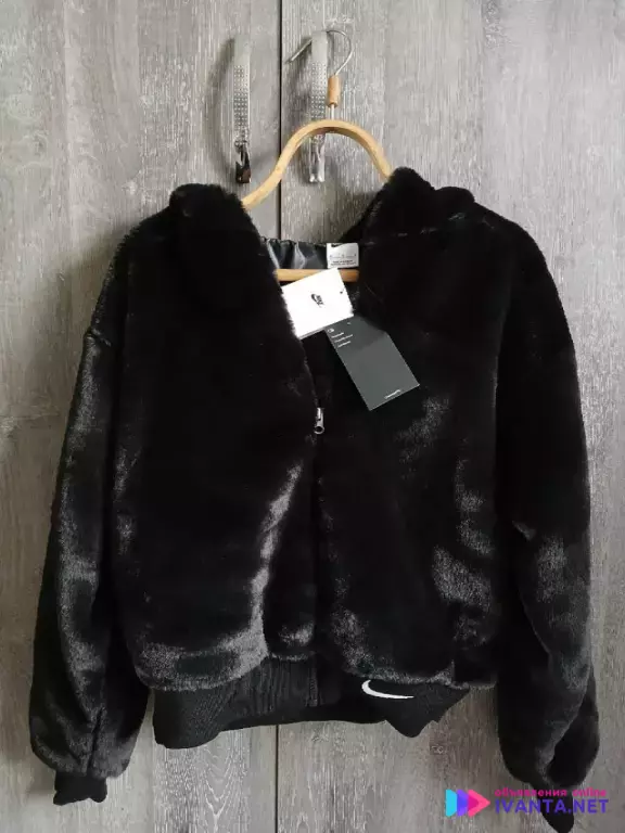 Фирменная шубка Nike!