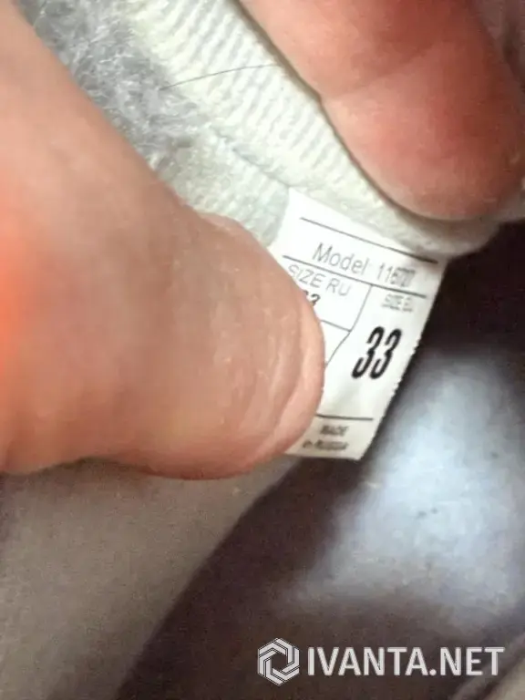 детские коньки и лыжные ботинки