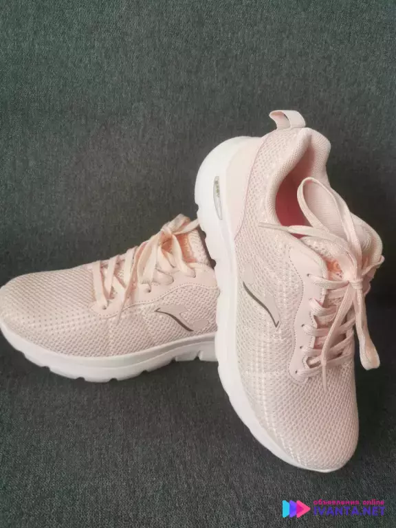 Кроссовки новые Joma!