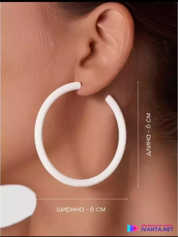 Белые матовые серьги
