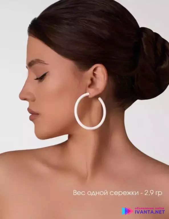 Белые матовые серьги