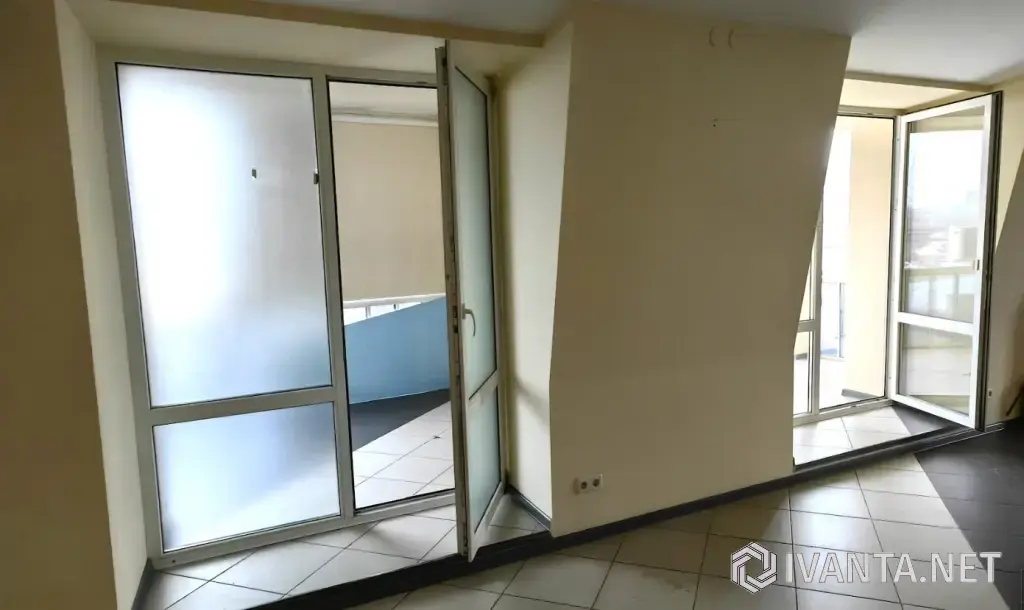 Офис в самом центре города 189 м² 1 линия