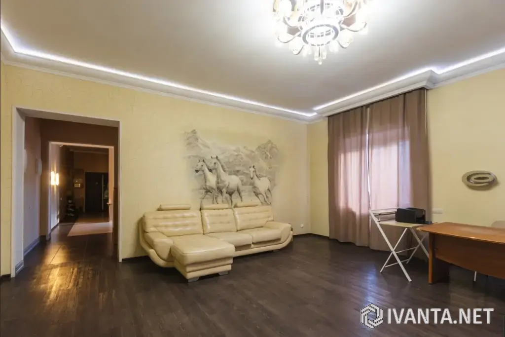 Коттедж 272 м² на участке 4 сот.