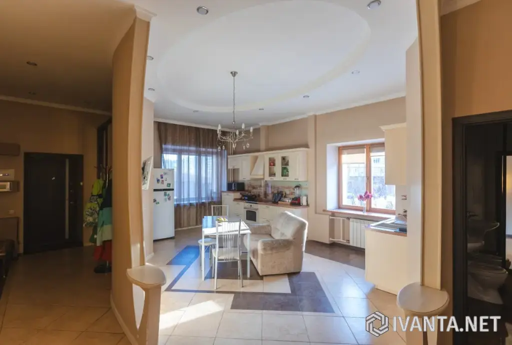 Коттедж 272 м² на участке 4 сот.