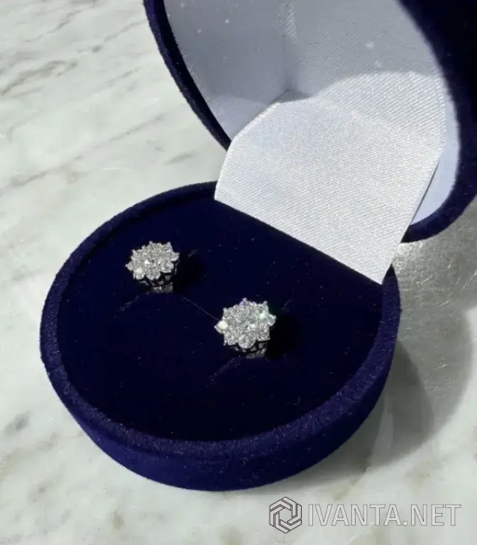 Серьги пусеты с природными бриллиантами