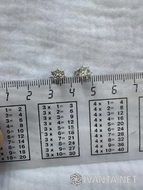 Серьги пусеты с природными бриллиантами