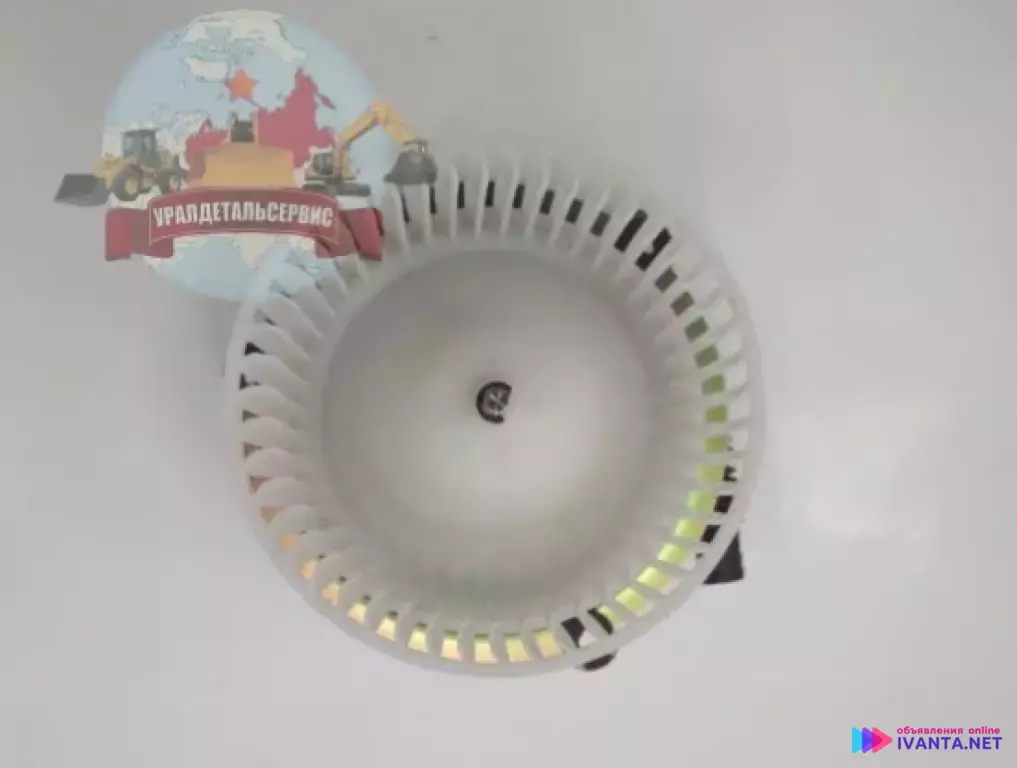 Мотор отопителя 4658943 Hitachi