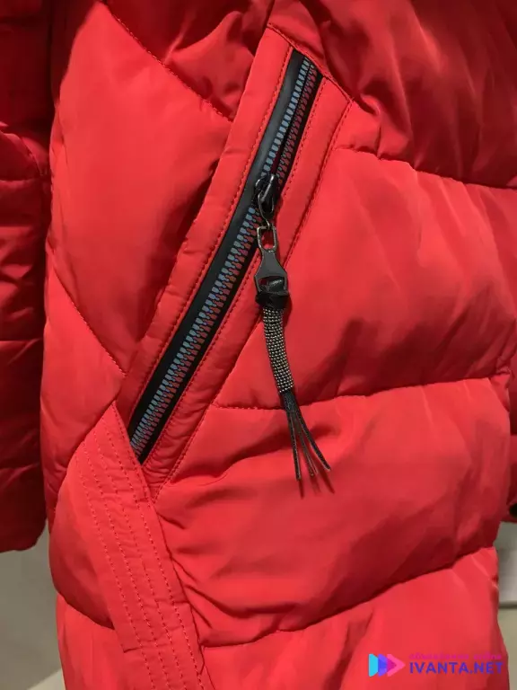 Яркий пуховик XS!