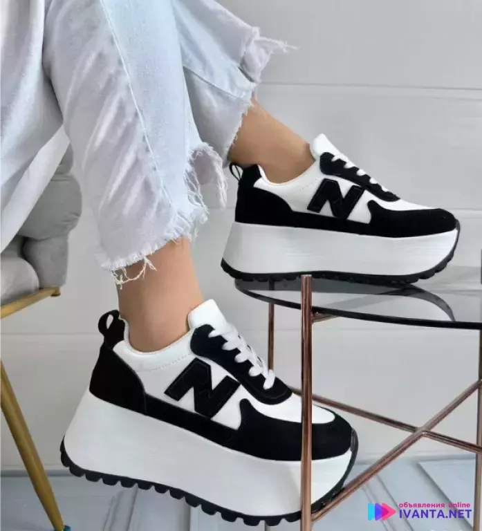 Кроссовки на высокой сплошной подошве 36-40