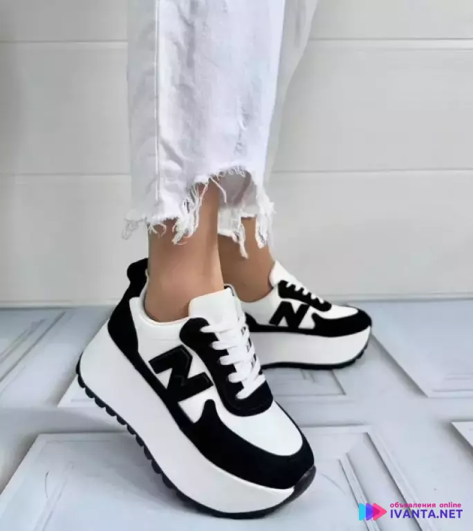 Кроссовки на высокой сплошной подошве 36-40