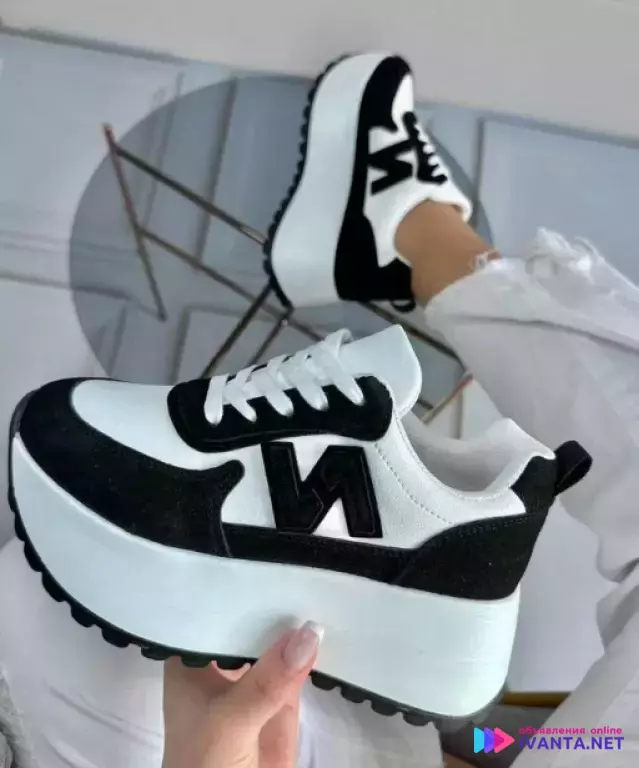 Кроссовки на высокой сплошной подошве 36-40